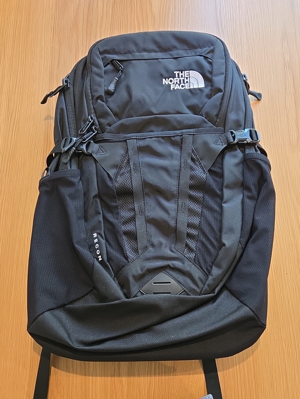 NWOT North Face Recon Backpack!